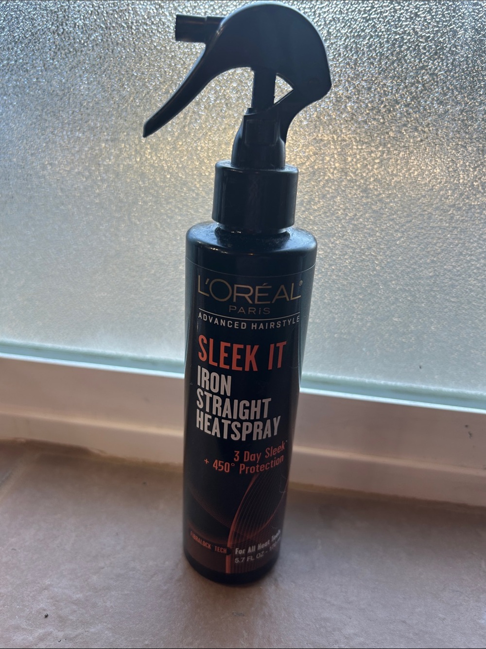 L'Oreal Sleek It Iron Straight Heatspray - Black with Coral Accents